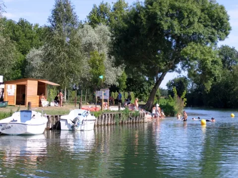 Camping - Chaniers - Poitou-Charentes - Belle Rivière