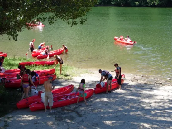 Camping - Vallon-Pont-d'Arc - Rhône-Alpes - Bonhomme