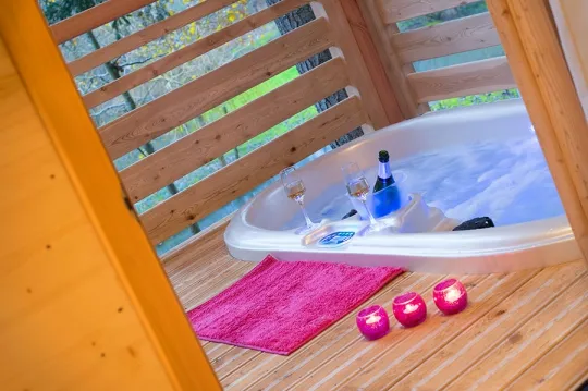 Camping - Voussac - Auvergne - Cabanes de la Petite Sapinière