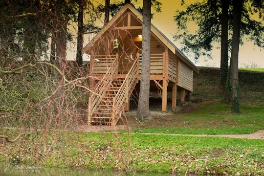 Camping - Voussac - Auvergne - Cabanes de la Petite Sapinière