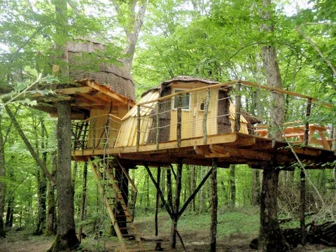 Camping - Ranchot - Franche-Comté - Cabanes du Bois Clair