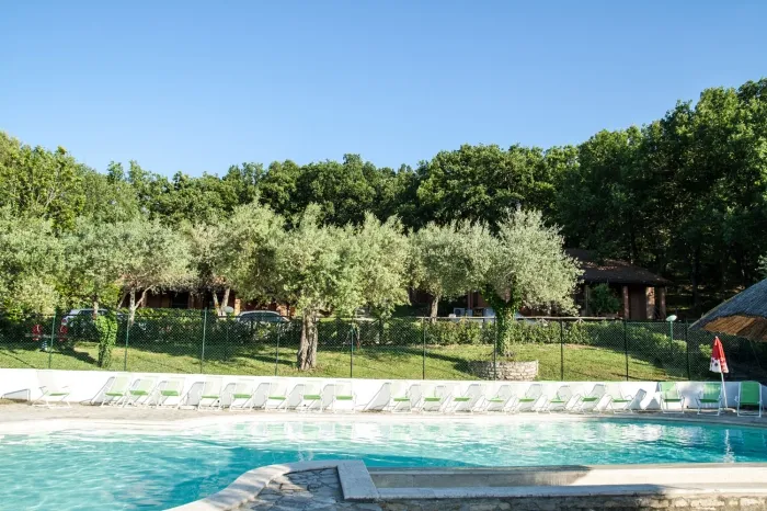 Camping - Monte del Lago - Ombrie - Cerquestra
