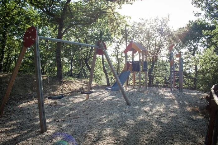 Camping - Monte del Lago - Ombrie - Cerquestra