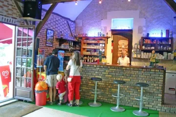 Camping - Trogues - Grand Centre - Château de la Rolandière