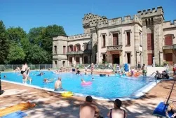 Camping - Les Pradeaux - Auvergne - Château La Grange Fort