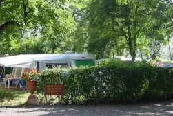 Camping - Les Pradeaux - Auvergne - Château La Grange Fort