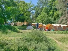 Camping - Les Pradeaux - Auvergne - Château La Grange Fort