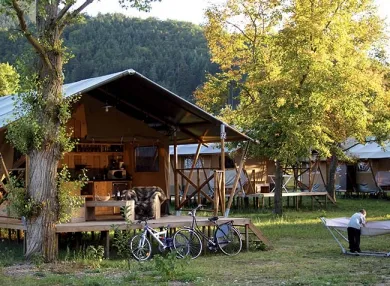 Camping - Chamalières-sur-Loire - Auvergne - CosyCamp