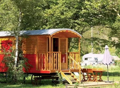 Camping - Chamalières-sur-Loire - Auvergne - CosyCamp