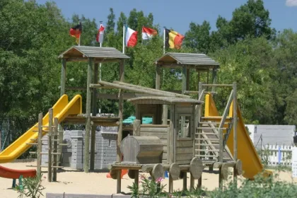 Camping - Albaron sur Arles - Provence-Alpes-Côte d'Azur - Crin Blanc