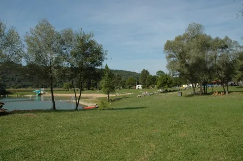Camping - Chalezeule - Franche-Comté - Camping de Besancon La Plage