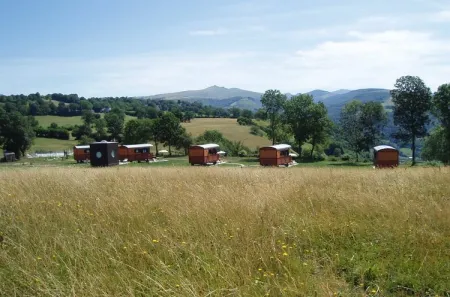 Camping - Saint-Martin-Valmeroux - Auvergne - Domaine de Chaux Revel