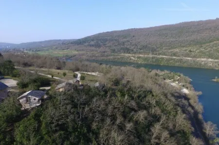Camping - Serrières-sur-Ain - Rhône-Alpes - Domaine de Serrières