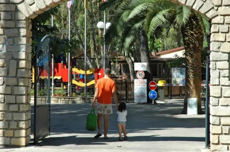 Camping - Hyères - Provence-Alpes-Côte d'Azur - Domaine du Ceinturon III