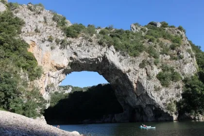 Camping - Saint-Privat-de-Champclos - Languedoc-Roussillon - Domaine le Clos des Capitelles