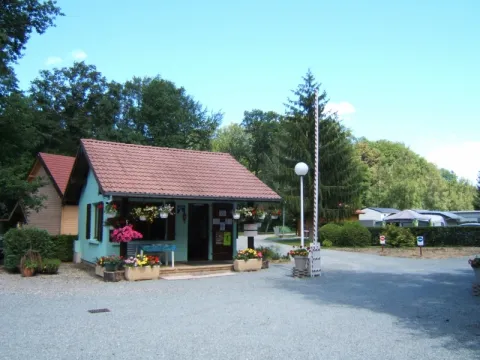 Camping - Leval - Franche-Comté - Camping du lac de la Seigneurie