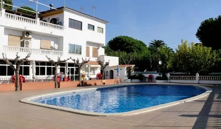 Camping - Arenys de Mar - Costa Brava - El Toro Azul