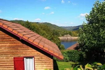 Camping - Saint-Jacques-d'Ambur - Auvergne - Hameau de chalets de la Chazotte