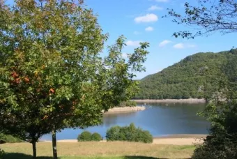 Camping - Saint-Jacques-d'Ambur - Auvergne - Hameau de chalets de la Chazotte