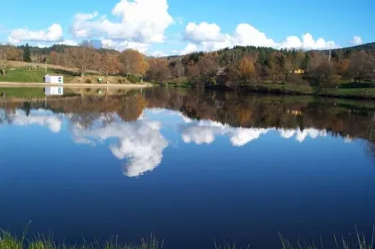 Camping - Cunlhat - Auvergne - L'Émeraude du Lac