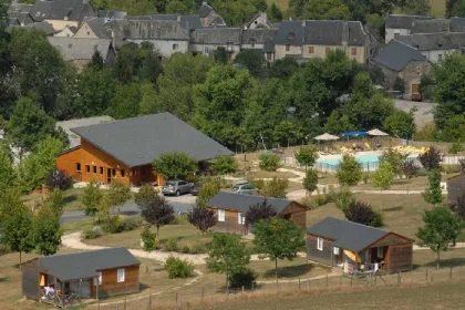 Camping - Sainte-Eulalie-d'Olt - Midi-Pyrénées - La Cascade