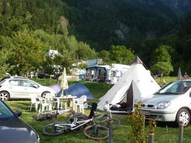 Camping - Vénosc - Rhône-Alpes - La Cascade