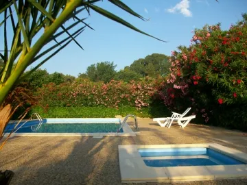 Camping - Saint-Martin-de-Crau - Provence-Alpes-Côte d'Azur - La Chapelette