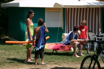 Camping - Anneyron - Rhône-Alpes - La Châtaigneraie