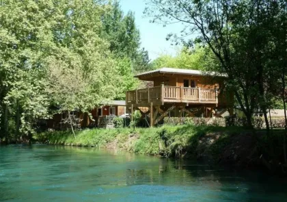 Camping - Lagnes - Provence-Alpes-Côte d'Azur - La Coutelière