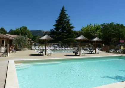 Camping - Lagnes - Provence-Alpes-Côte d'Azur - La Coutelière