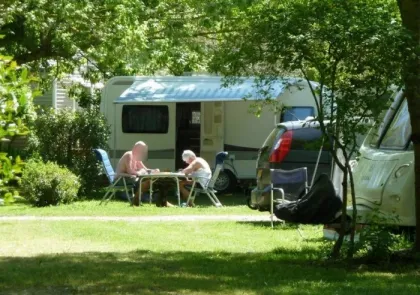 Camping - Lagnes - Provence-Alpes-Côte d'Azur - La Coutelière