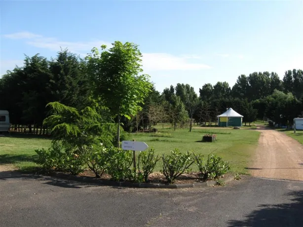 Camping - LES MARTRES DE VEYRE - Auvergne - la Fond de Bleix