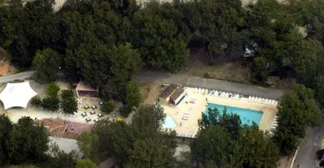 Camping - Méjannes-le-Clap - Languedoc-Roussillon - La Genèse - Domaine Naturiste
