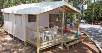 Camping - Méjannes-le-Clap - Languedoc-Roussillon - La Genèse - Domaine Naturiste