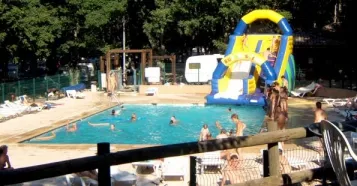 Camping - Méjannes-le-Clap - Languedoc-Roussillon - La Genèse - Domaine Naturiste