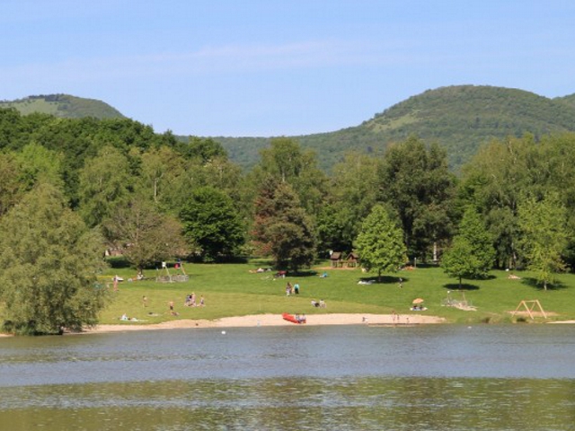 Camping La Grange du Pin, camping au bord d&rsquo;un lac 3★