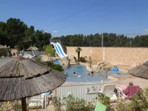 Camping - Sorgues - Provence-Alpes-Côte d'Azur - La Montagne