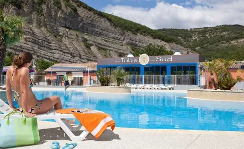 Camping - Vallon-Pont-d'Arc - Rhône-Alpes - La Plage Fleurie
