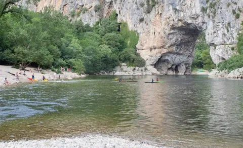 Camping - Vallon-Pont-d'Arc - Rhône-Alpes - La Plage Fleurie