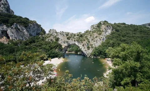 Camping - Vallon-Pont-d'Arc - Rhône-Alpes - La Plage Fleurie