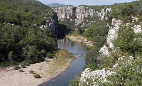 Camping - Vallon-Pont-d'Arc - Rhône-Alpes - La Plage Fleurie