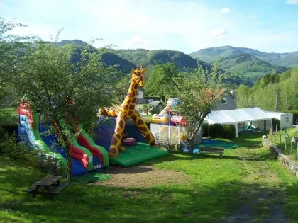 Camping - Vic-sur-Cère - Auvergne - La Pommeraie
