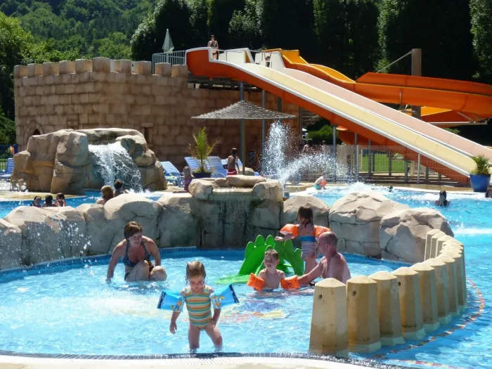Camping - Murol - Auvergne - La Ribeyre