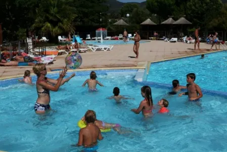 Camping - Vallon-Pont-d'Arc - Rhône-Alpes - La Roubine