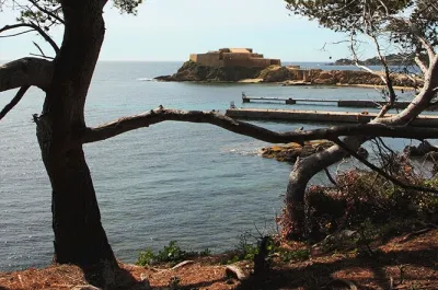 Camping - Hyères - Provence-Alpes-Côte d'Azur - la Tour Fondue