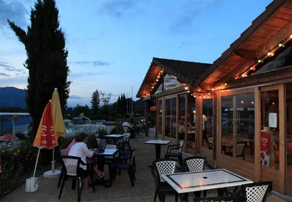 Camping - Massignieu-de-Rives - Rhône-Alpes - Lac du Lit du Roi