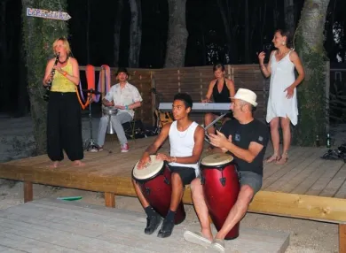 Camping - Châteauneuf-du-Pape - Provence-Alpes-Côte d'Azur - l'Art de Vivre