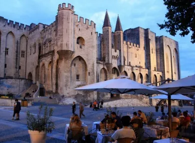 Camping - Châteauneuf-du-Pape - Provence-Alpes-Côte d'Azur - l'Art de Vivre
