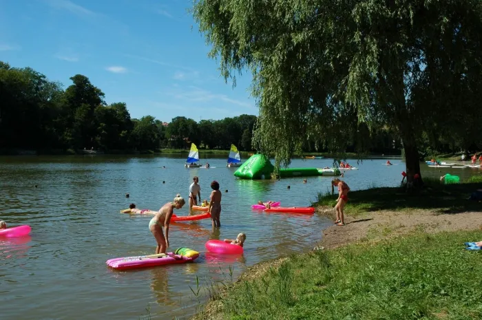 Camping - Huanne-Montmartin - Franche-Comté - Le Bois de Reveuge