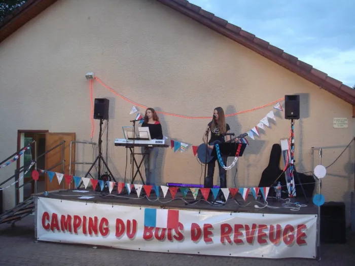 Camping - Huanne-Montmartin - Franche-Comté - Le Bois de Reveuge